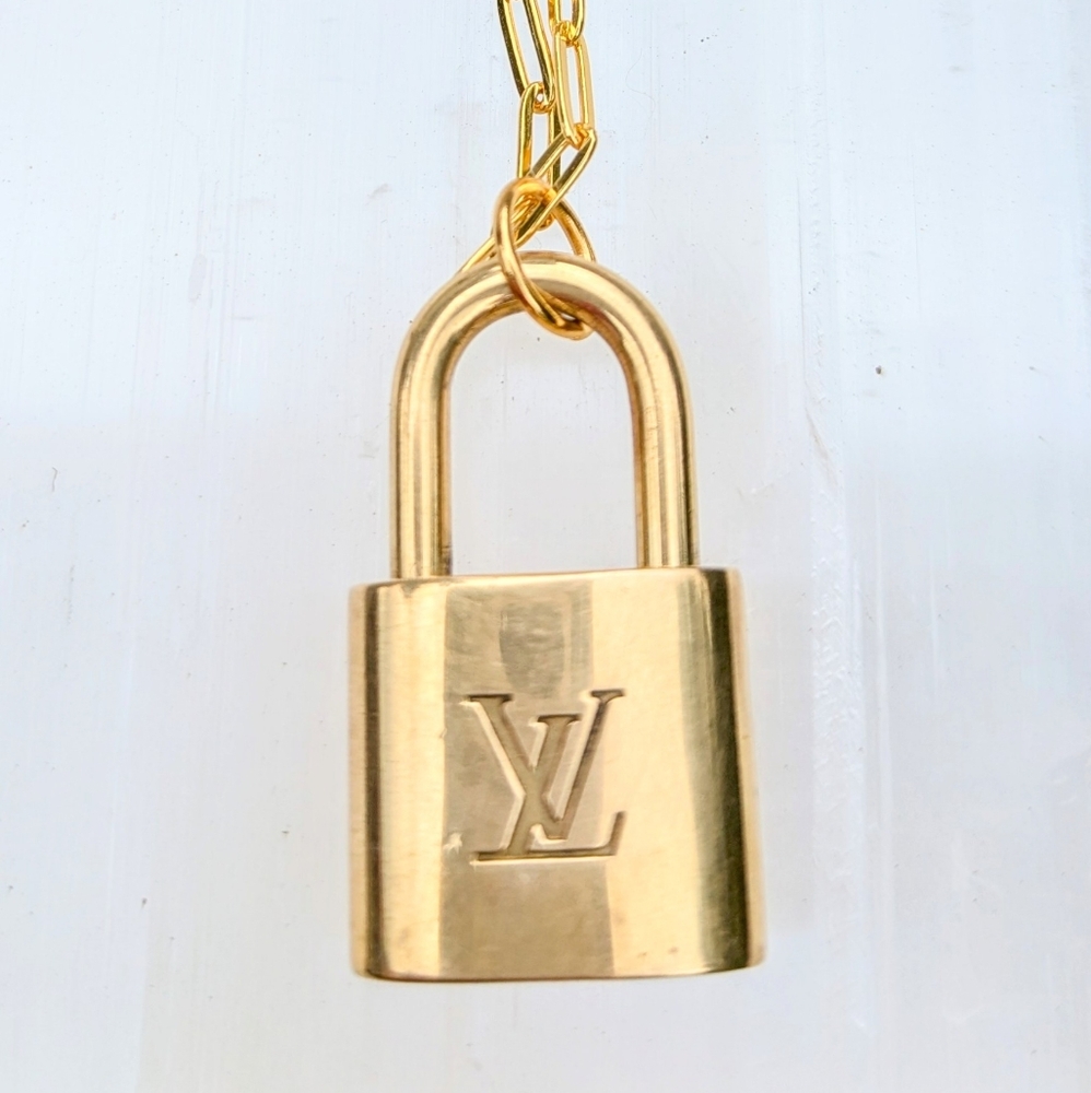 🌟Authentic Louis Vuitton Padlock and Key Necklace Set + Real Gold Chains 🔐🌟 - Picture 9 of 11